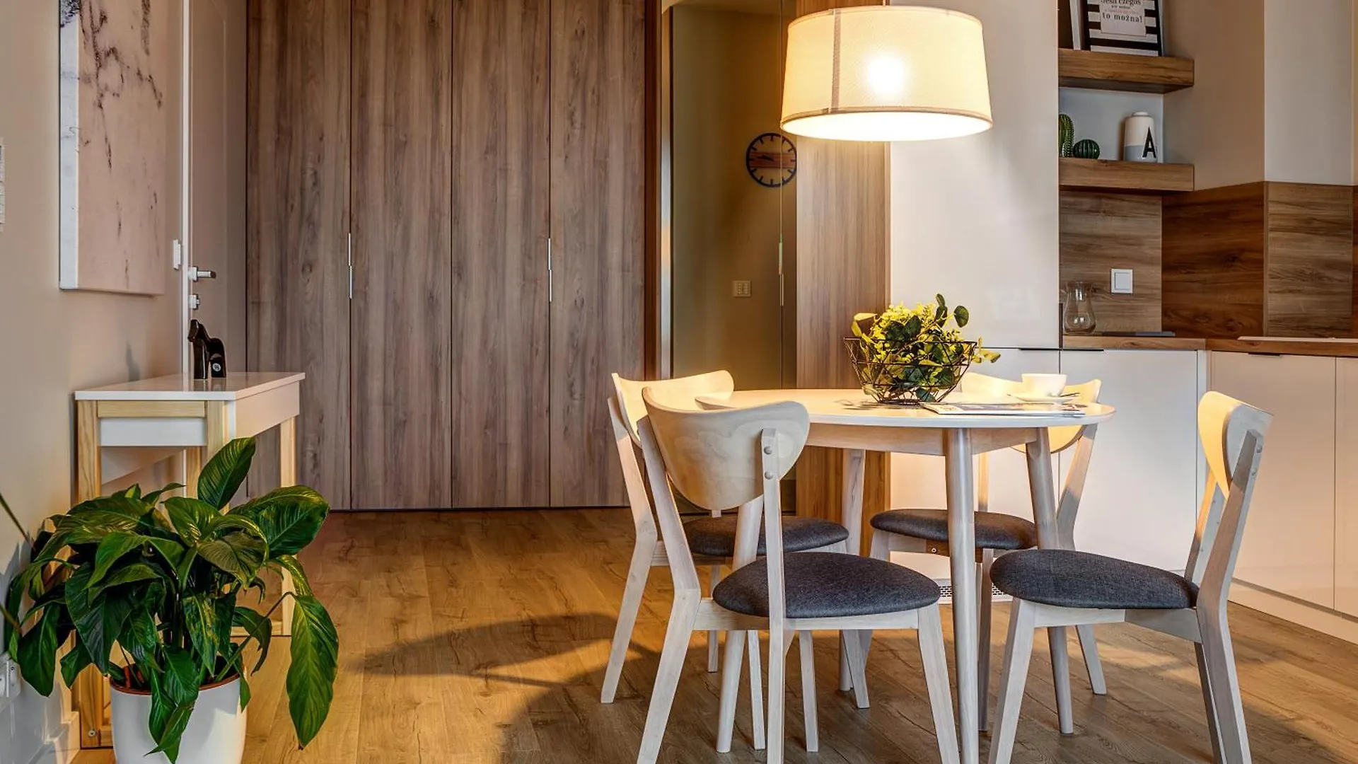 Apartamenty Sky Tower Wroclaw 0*,